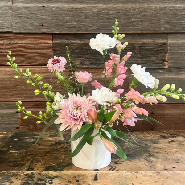 Shop Sweetwater's Flower Arrangements & Gift Boxes